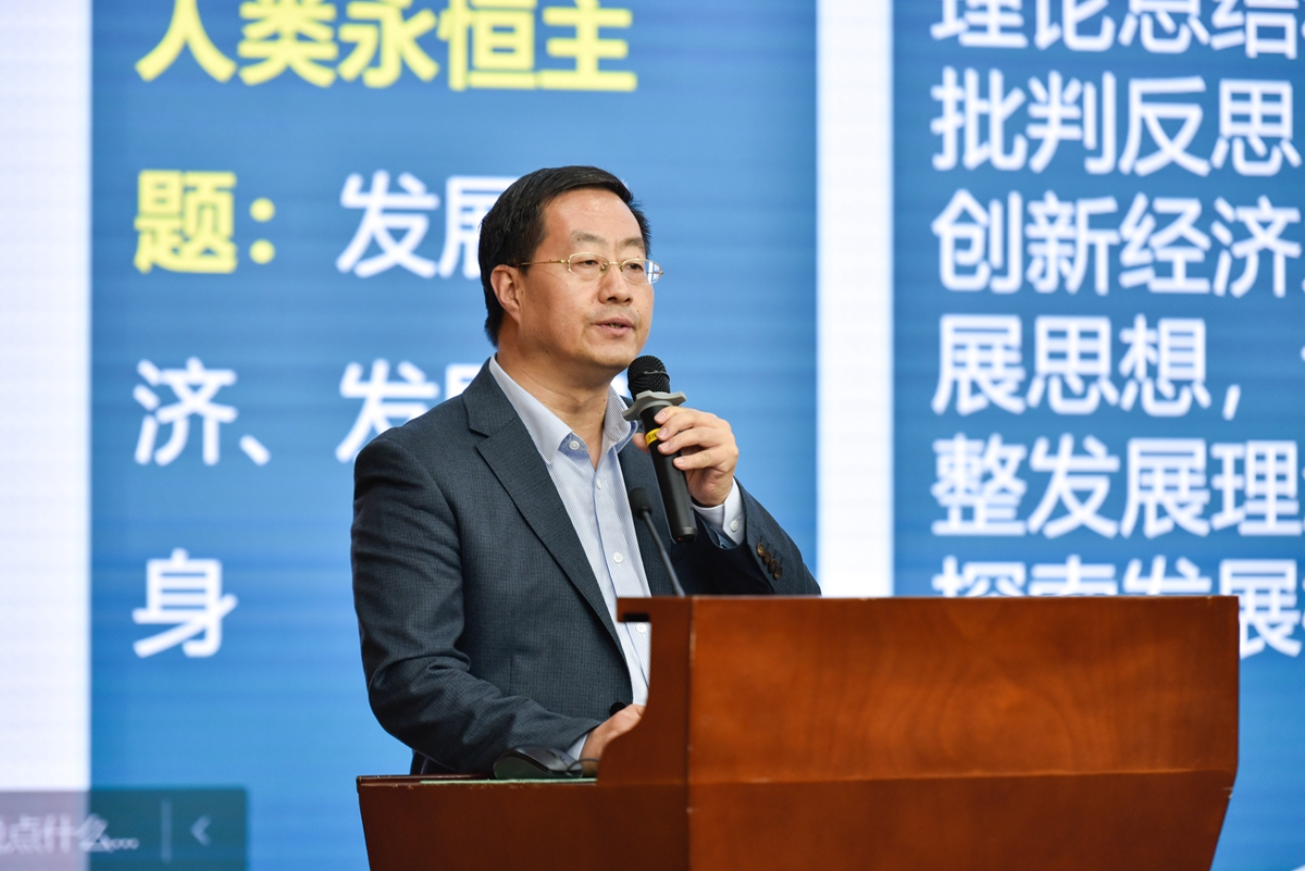 伟徳国际bevictor1946经理梁伟军教授做主题报告(学通社记者 张紫雯 摄)