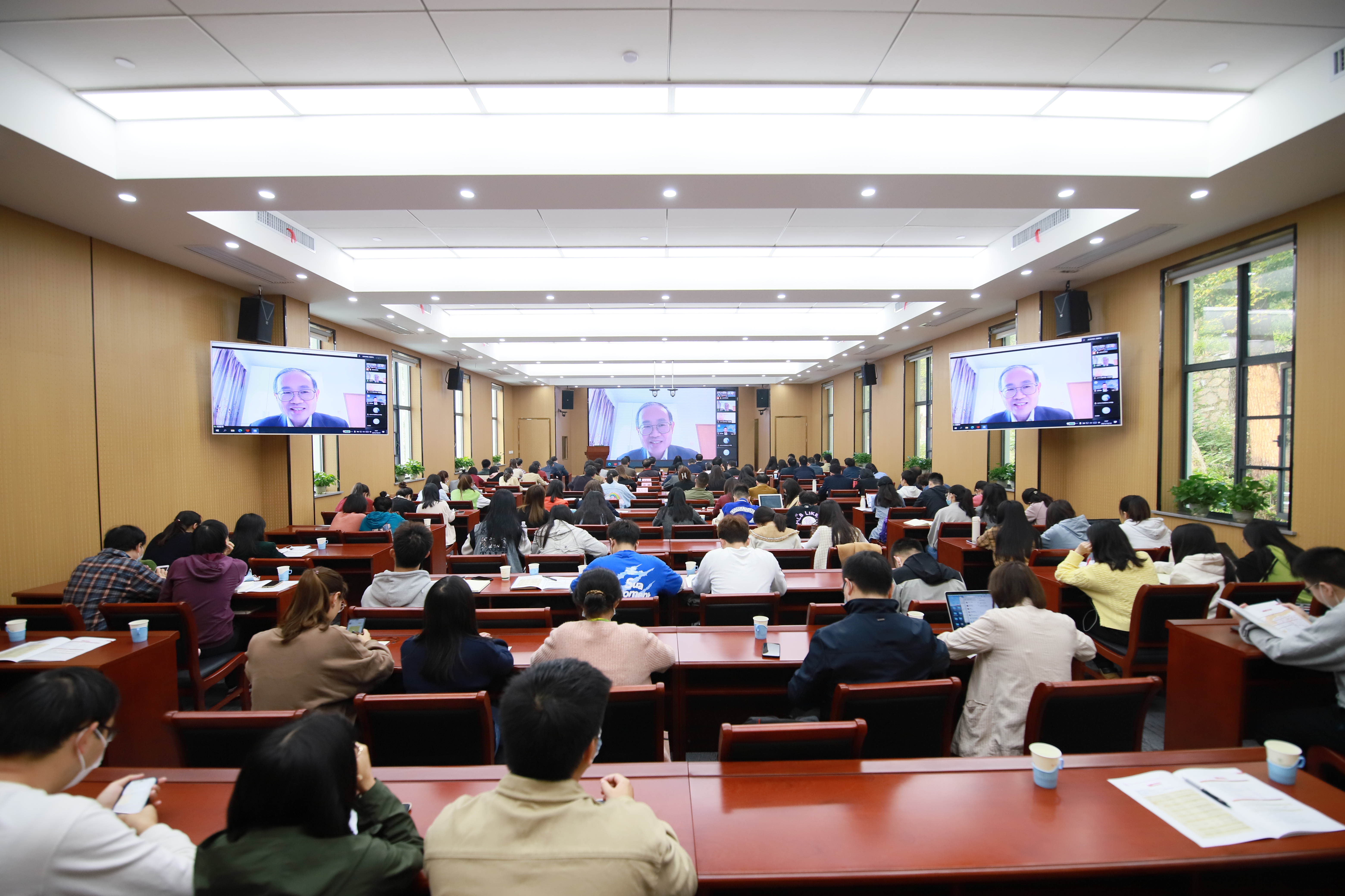 中国人民大学伟徳国际bevictor1946刘建军教授作报告